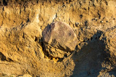 Kum Martinleri, Poel, Almanya, Baltık Denizi kıyısındaki kayalıklarda mağaralar oluşturuyorlar.