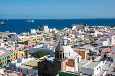 İspanya 'nın başkenti Las Palmas Gran Kanarya' nın mavi gökyüzü ve deniz manzarası