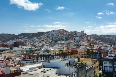 İspanya 'nın başkenti Las Palmas Gran Kanarya' nın mavi gökyüzü panoramik üst görünümü