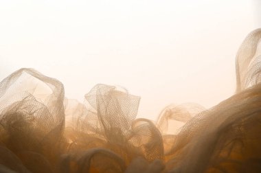 Açık arkaplanlı pembe tül kumaş