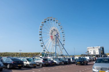 Egmond aan Zee, Hollanda, 31 Ağustos 2024 - Kuzey Hollanda 'da şehrin sahilinde dönme dolap