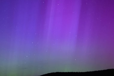 Kuzey ışıkları ve yıldızlar gece gökyüzünde, Almanya hakkında