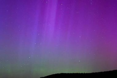 Kuzey ışıkları ve yıldızlar gece gökyüzünde, Almanya hakkında