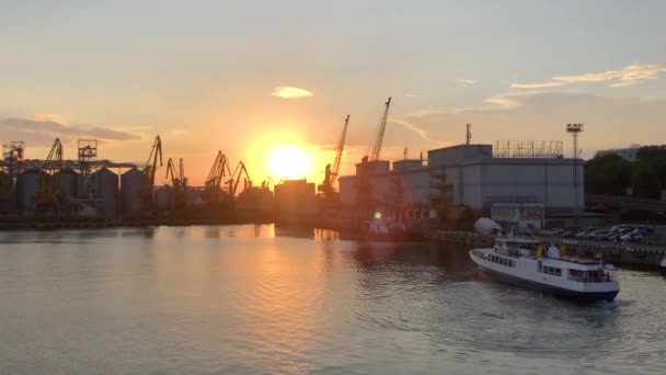 ウクライナのオデッサの港で日没 オデッサ ウクライナ ウクライナの海港の封鎖 — ストック動画