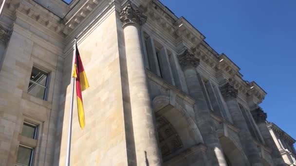 Bandera Alemania Techo Del Edificio Del Reichstag Banderas Tela Revoloteando — Vídeos de Stock