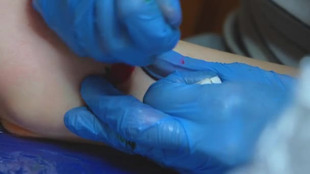 Tattoo Artist Makes Hand Poke Tattoo Small Strawberry Tattoo — Stock Video