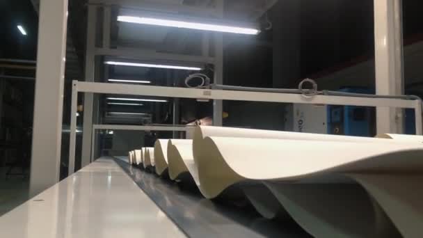 Behang Fabriek Het Proces Van Het Maken Van Behang Automatische — Stockvideo