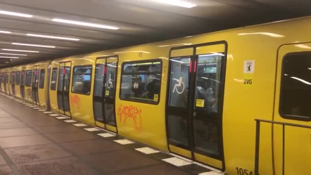 Komposition Von Berdinsky Mestro Metro Berlin Gelbe Berliner Bahn — Stockvideo
