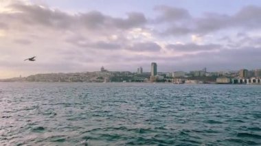 İstanbul, gün batımında güzel bir manzara. İstanbul manzarası güzelmiş. İstanbul 'un Boğaz' dan görünüşü.