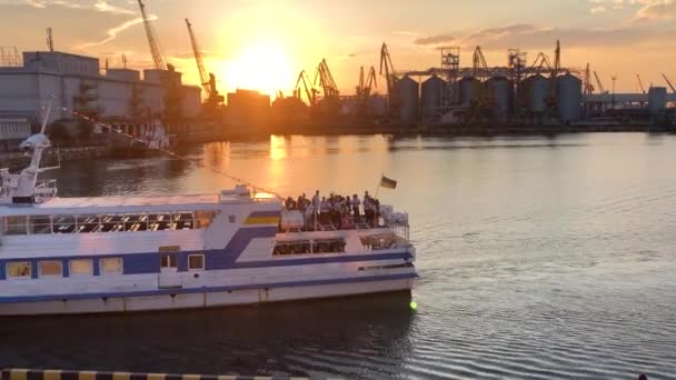 Barca Con Bandiera Dell Ucraina Nel Porto Odessa Ucraina Piacere — Video Stock