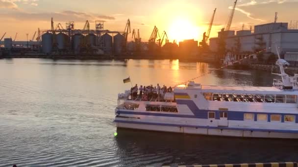 Barca Con Bandiera Dell Ucraina Nel Porto Odessa Ucraina Piacere — Video Stock
