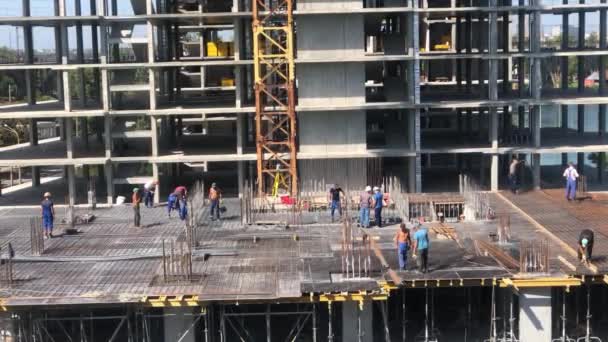 Výstavba Vícepodlažní Budovy Proces Výstavby Velké Vícepodlažní Budovy Věžní Jeřáb — Stock video