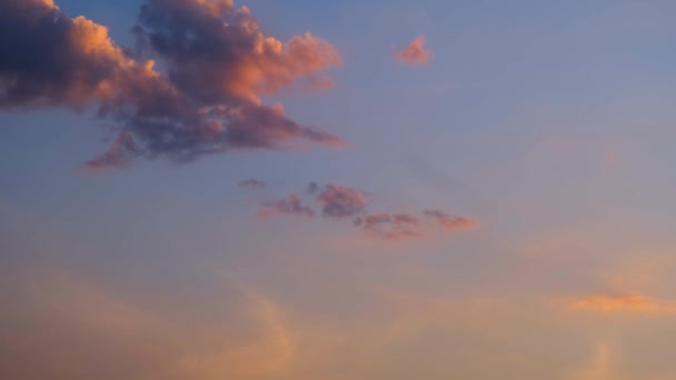 日没のカラフルな雲 鮮やかなカラフルな夕日 美しい夕日 日没の空 — ストック動画