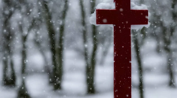 Realistická Ilustrace Křesťanského Kříže Venku Sněhu Generativní — Stock fotografie