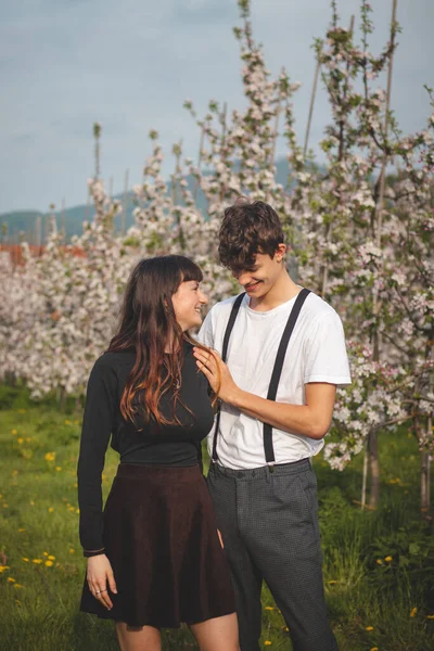 Beautiful Strong Love Two Young People Walking Apple Trees Candid — Stock Photo, Image