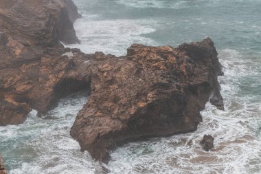 Algarve bölgesinde Portekiz 'in güneybatısındaki Atlantik Okyanusu' nun Rocky kıyı şeridi. Balıkçı Yolu 'nun engebeli güzelliğini keşfediyorum. Cape St. Vincent.