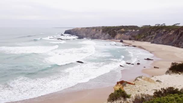 Portugals Västkust Med Sandstränder Och Ett Klart Atlanten Med Mjukt — Stockvideo