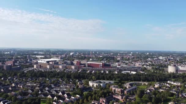 阳光明媚的日子里 现代城市兹沃勒的空中拍摄 4K视频 — 图库视频影像