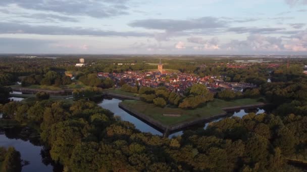Hollanda Nın Tarihi Naarden Kasabasında Şafak Söküyor Kasabanın Etrafında Yıldız — Stok video