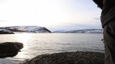 Günbatımında Norveç 'te Malangen Fjord