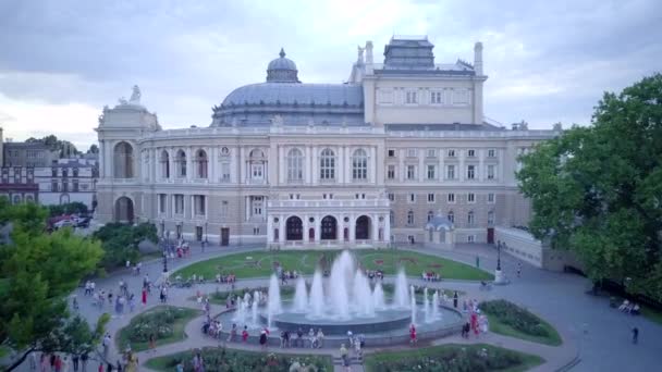 Historyczny Budynek Teatru Odessa Słoneczny Dzień Ukraina Słoneczny Ranek Historycznym — Wideo stockowe