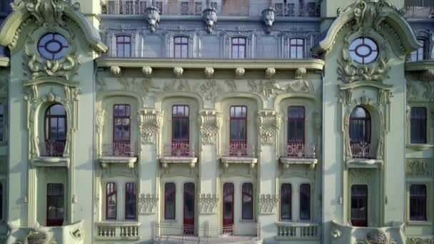 Barock Stil Skulpturala Dekorationer Vintage Byggnad Odessa Ukraina Högkvalitativ Film — Stockvideo
