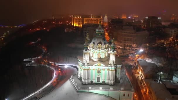 Εκκλησία Του Αγίου Ανδρέα Χειμώνα Κίεβο Πόλη Καλυμμένη Χιόνι Αεροφωτογραφία — Αρχείο Βίντεο