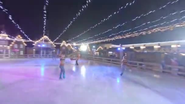 Πλάνο Των Χορευτών Στον Πάγο Εκτελεί Παραμυθένια Πρόσωπα Και Κάνει — Αρχείο Βίντεο