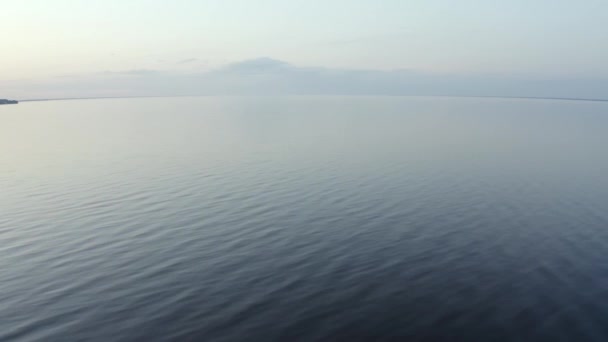 Obrovské Modré Jezero Pozadí Mírnými Vlnami Dívá Přímo Dolů Velké — Stock video