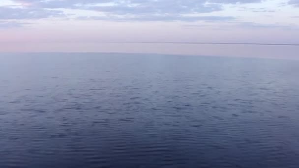 Zdjęcia Lotnicze Quadcoptera Kamera Lata Nad Morzem Powierzchnia Morza Nieskończony — Wideo stockowe