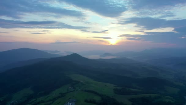 Krajobraz Gór Zachodzie Słońca Panoramiczny Widok Karpat Szczyty Górskie Świecące — Wideo stockowe
