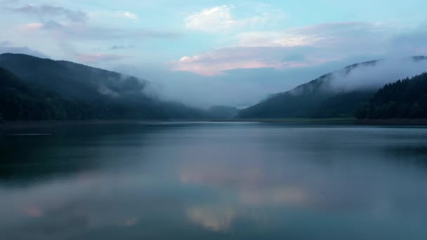 Απίστευτα Όμορφη Μπλε Λίμνη Στα Βουνά Τοπίο Υπέροχο Μπλε Λίμνη — Αρχείο Βίντεο