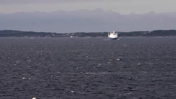 Норвегия Удивительный Летний Пейзаж Корабль Паромный Лайнер Плавающий Знаменитой Норвежской — стоковое видео