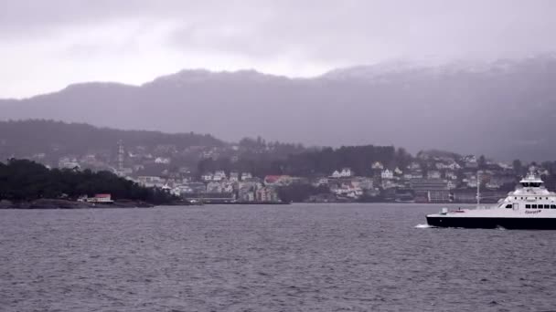 Norwegia Niesamowity Summer Scenic View Statek Lub Prom Liniowiec Pływający — Wideo stockowe
