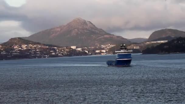 Cruzeiro Longo Fiorde Pitoresco Noruega Vista Navio Costa Senja Norte — Vídeo de Stock