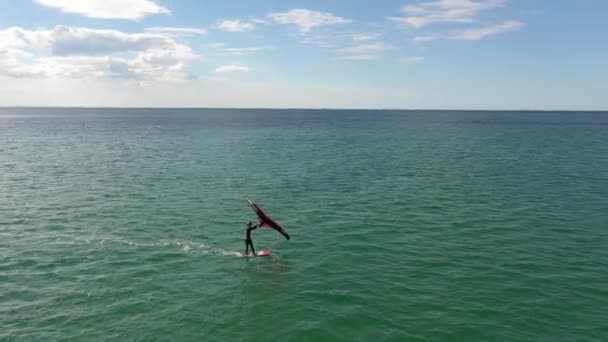 Luftdrohnen Video Von Fitten Athleten Üben Hydrofoil Wellenreiten Tropischen Exotischen — Stockvideo