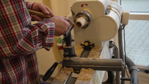 Man Carpenter Using Chisel Shaping Piece Wood Turning Lathe Machine — Stock Video