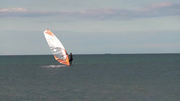 Nowoczesny Sport Wodny Hydrofoil Jeździć Oceanie Pomocą Skrzydła Siły Wiatru — Wideo stockowe