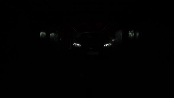 Detailní Záběr Detaily Rozsvícených Světel Anonymního Prestižního Luxusního Moderního Auta — Stock video
