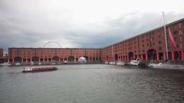 Liverpool, İngiltere. Liverpool, İngiltere, İngiltere 'deki tarihi binaların manzarası, Liverpool' daki tarihi binaların manzarası, İngiltere, İngiltere, İngiltere, Liverpool şehir merkezindeki Royal Liver Binası, tarihi İngiliz şehrinin güzel manzarası, belediye binası. 