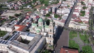Pompei 'deki Bartolo Meydanı' ndaki kilise Pompei 'deki Kutsal Bakire Tapınağı İtalya' daki Pompei Tespihi, Pompei 'deki Mabet, Pompei Napoli' deki Napoli 'deki Pompei, Vezüv volkanı kraterinin yanındaki Vezüv yanardağı.