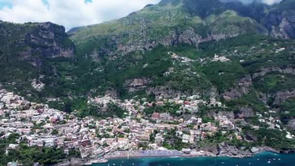 Positano Turistmål Amalfikusten Italien Flygfoto Färgglada Hus Tyrrenska Havskusten Ses — Stockvideo