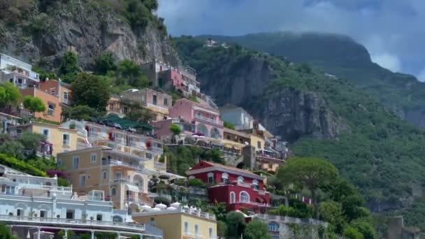 Όμορφη Εναέρια Ευρεία Γωνία Άποψη Του Positano Ιταλία Πολύχρωμα Σπίτια — Αρχείο Βίντεο