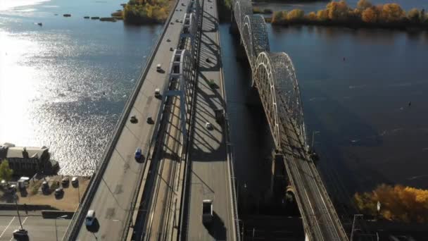 Letecký Letoun Záznam Mostu Moderní Automobilové Staré Železniční Mosty Kyjevě — Stock video