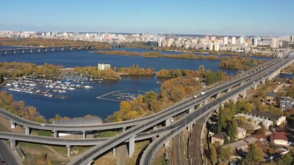 Kiev Deki Yol Kavşağının Havadan Görüntüsü Nsansız Hava Aracı Sürüş — Stok video