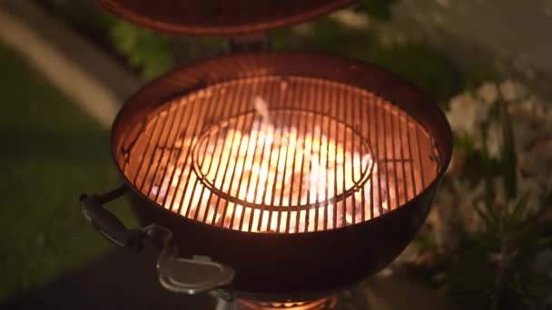 Grillades Rondes Brûlantes Vue Haut Préparation Gril Briquettes Charbon Bois — Video