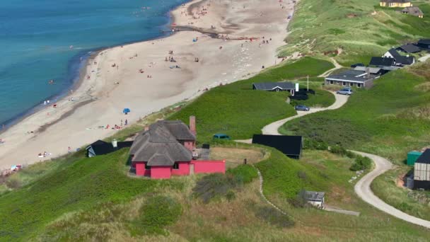Tiro Aéreo Casas Village Green Landscape Por Ilhas Dinamarca Vista — Vídeo de Stock