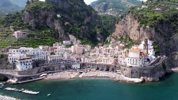 Amalfin Rannikon Antenni Näkymä Auringonnousun Aikaan Italian Merenranta Lähellä Napolia — kuvapankkivideo