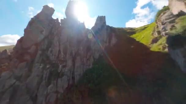 Fpv Vedere Frumoasă Vârfului Stâncos Muntelui Spitz Munții Carpați Magic — Videoclip de stoc