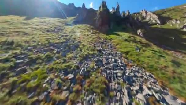 Fpv Piękny Widok Skalisty Szczyt Spitz Góry Karpatach Magia Górach — Wideo stockowe